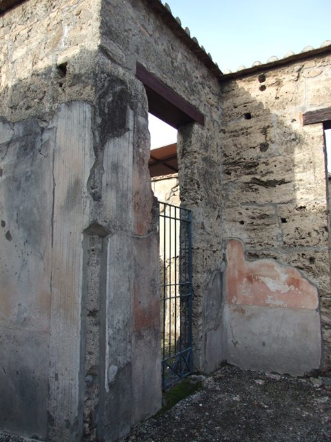 VI 1 10 Pompeii December 2007 Doorway To Room 2 Cubiculum On North